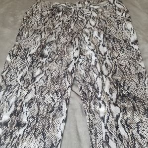 maurices Snake Skin Pull On Weekender Pant Size XL